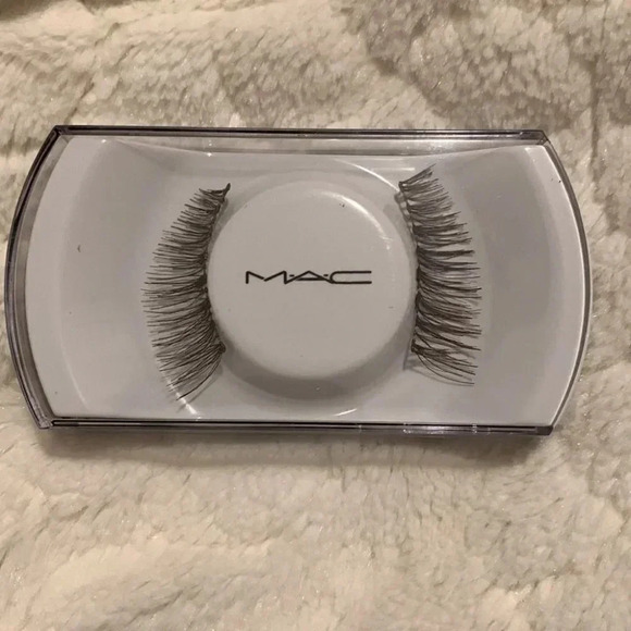 MAC Cosmetics Black 36 Lash - Picture 2 of 3